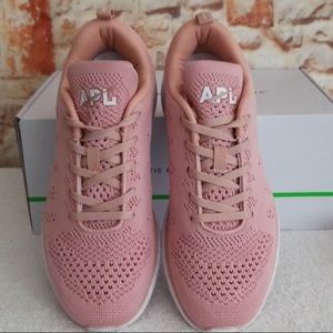 New w/o box APL Techloom Pro Knit Running Sneakers